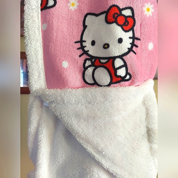 NWT Hello Kitty Pink Sherpa Fleece Throw - Picture 3 of 4